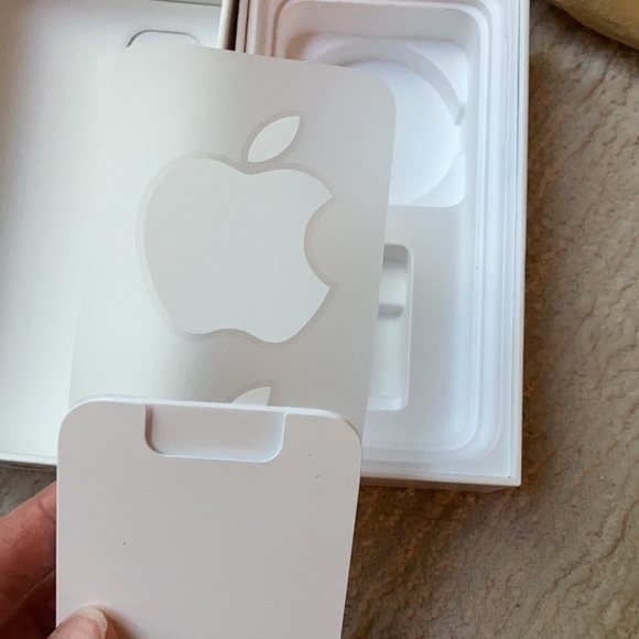 Like new I Phone box - Picture 5 of 9